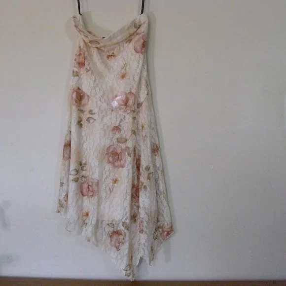 Charlotte Russe Beige and Pink Lace Floral Skirt Size M - Picture 2 of 7